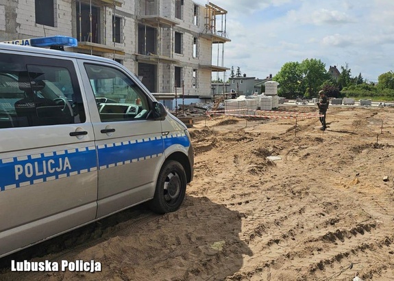 Mobilizacja służb dla bezpieczeństwa mieszkańców – niewybuch zabezpieczony przez saperów i policjantów