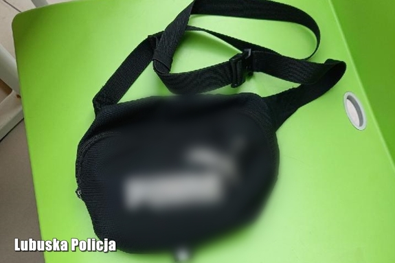 Uczciwy kierowca oddał znalezioną saszetkę z pieniędzmi