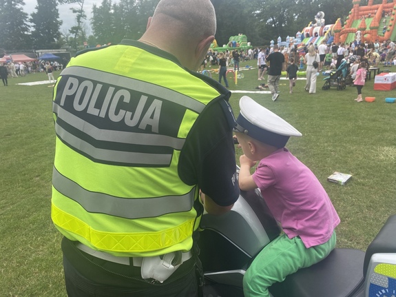 BEZPIECZNY DZIEŃ DZIECKA Z SŁUBICKĄ POLICJĄ