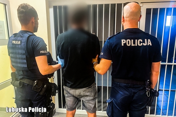 Policjanci odzyskali skradziony samochód. 36-latek z zarzutami