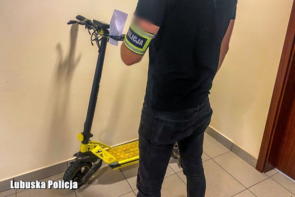 Policjanci zatrzymali podejrzanego o kradzież hulajnogi