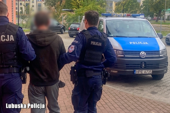 Dzielnicowi zatrzymali 39-latka z dożywotnim zakazem prowadzenia. Recydywista odpowie przed sądem