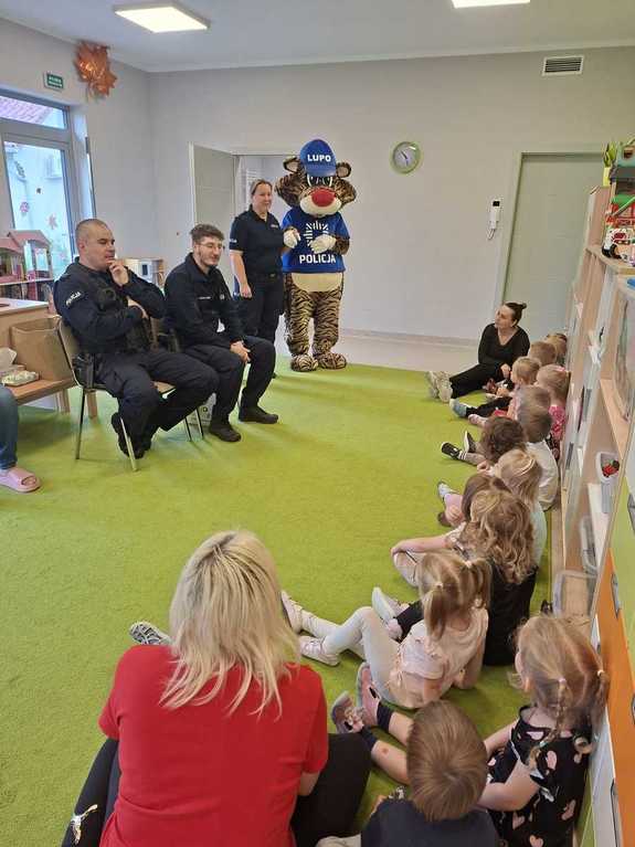 Bezpieczne przedszkolaki. Dzielnicowi na rzecz bezpieczeństwa najmłodszych