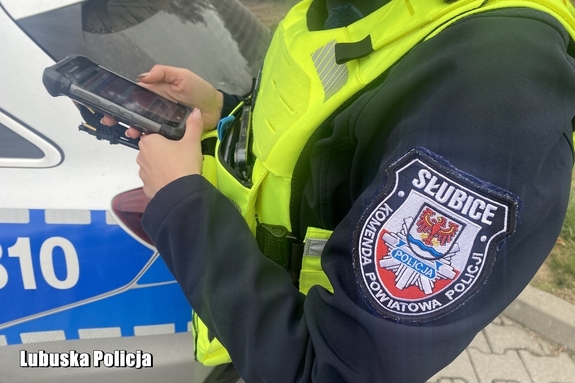 Pijany kierowca z dożywotnim zakazem prowadzenia uderzył w ciężarówkę