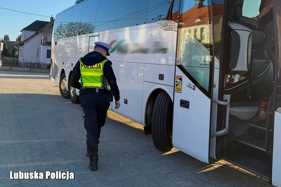 Aktualności Policyjne kontrole autokarów dla bezpieczeństwa najmłodszych