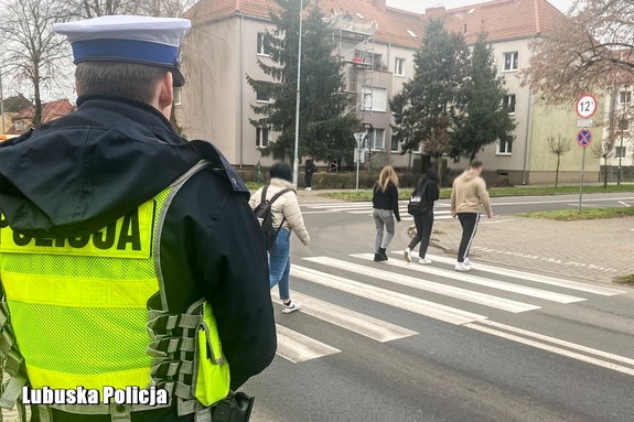 Bezpieczeństwo na przejściach — wspólna odpowiedzialność pieszych i kierowców